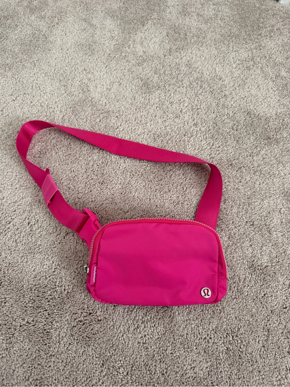 Lululemon Everywhere Belt Bag 1L - Sonic Pink